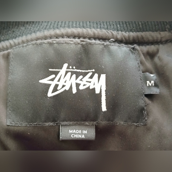 STÜSSY SATIN PALM QUILTED BOMBER JACKET. - Picture 5 of 6